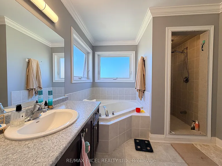 130 Laurendale Ave — Photo 11