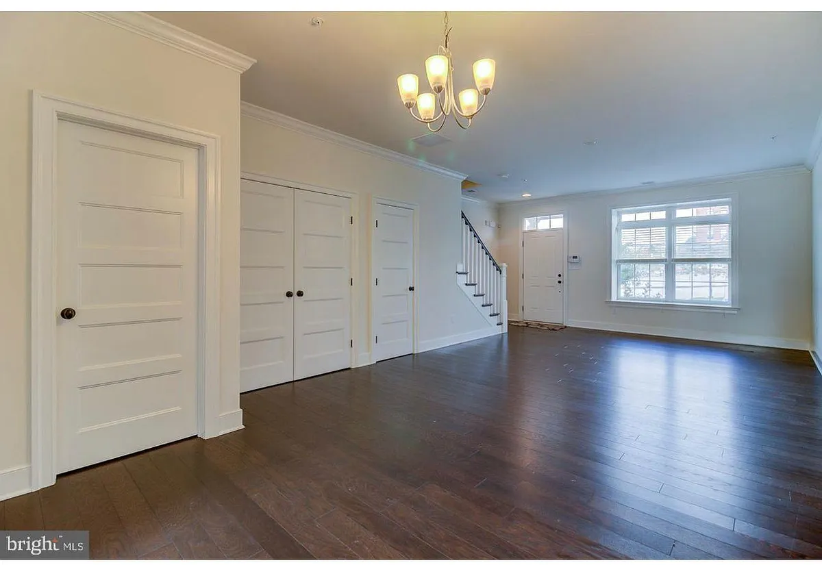 Building Photo - 634 D St #634
