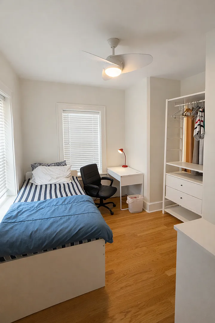 FULLY Furnished Plaza Condo — Photo 4