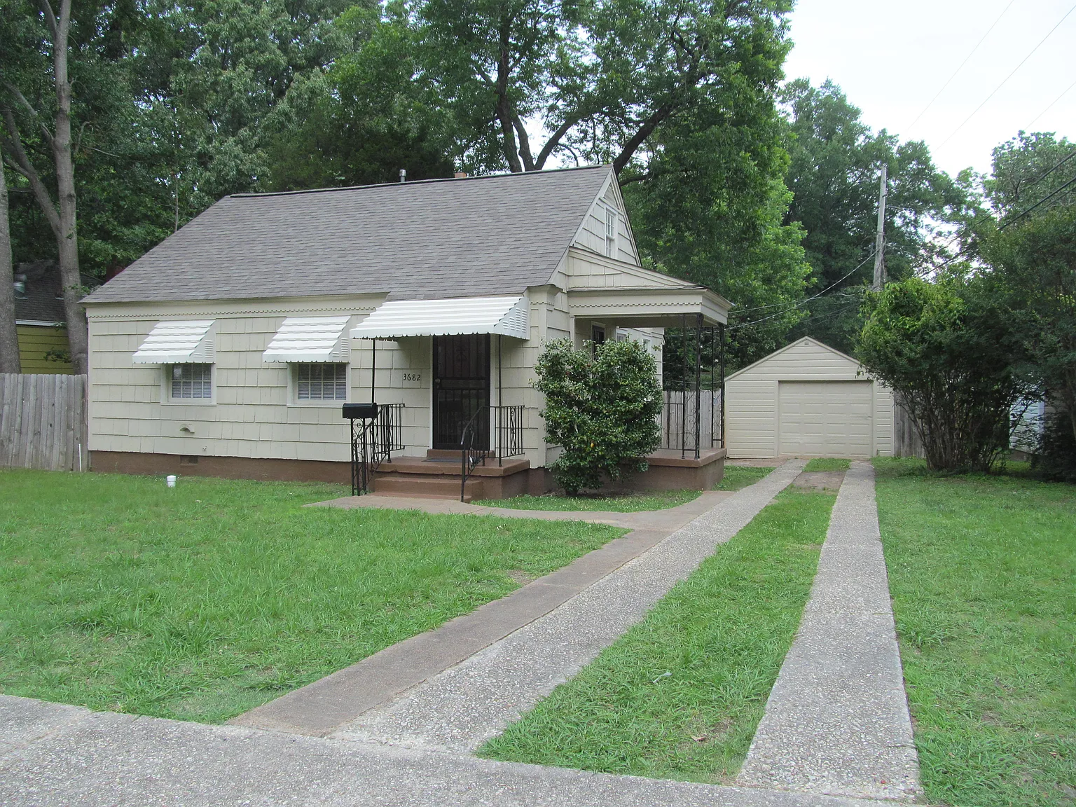 2 bed, 906 sqft, $1,100 — Photo 1