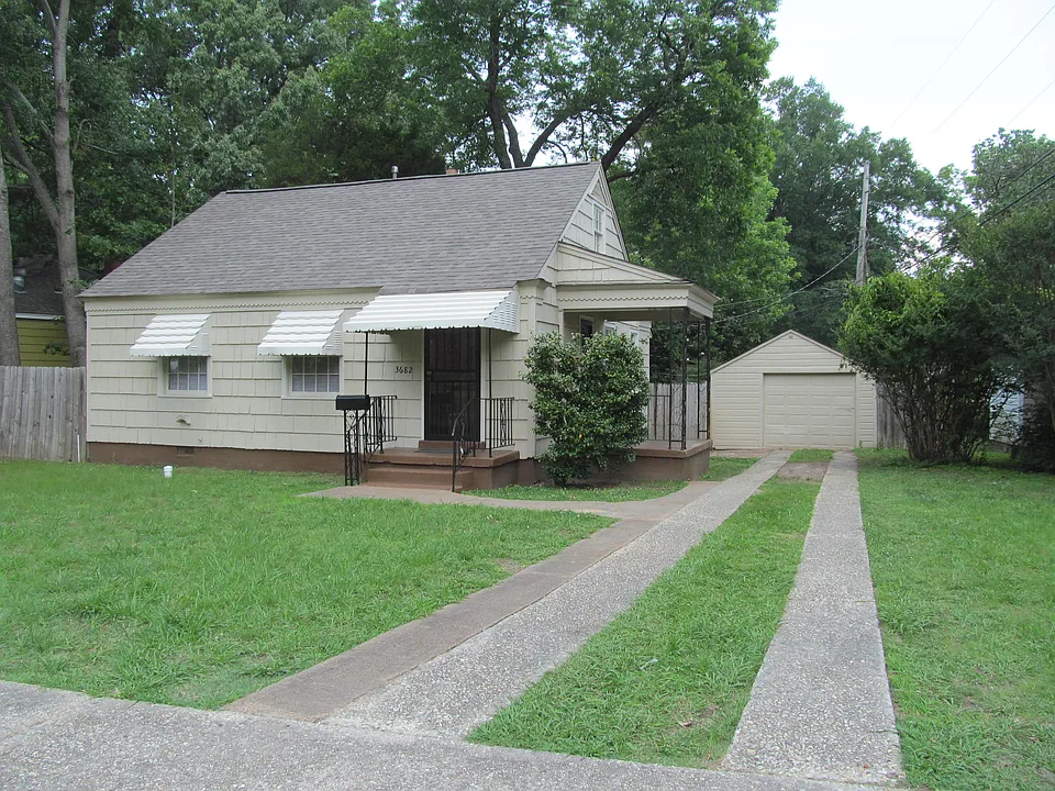 3682 Bowen Ave