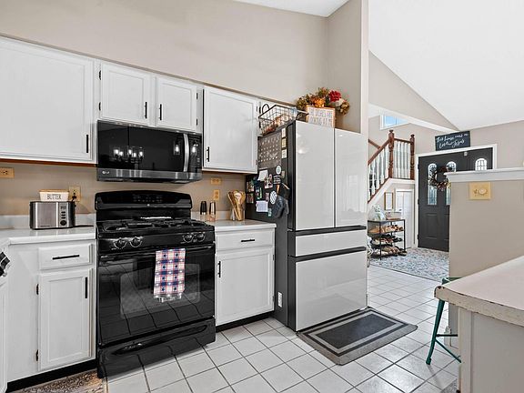 3rd image of 385 Princeton Ave
