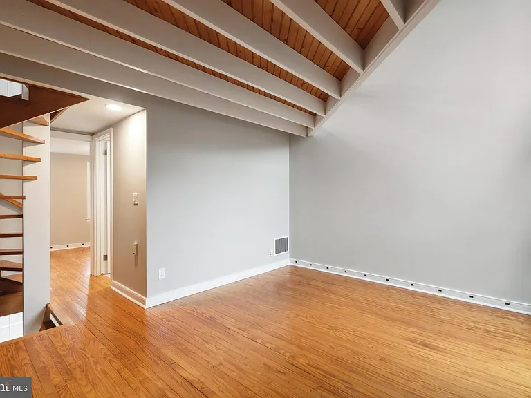 712 Addison St — Photo 9