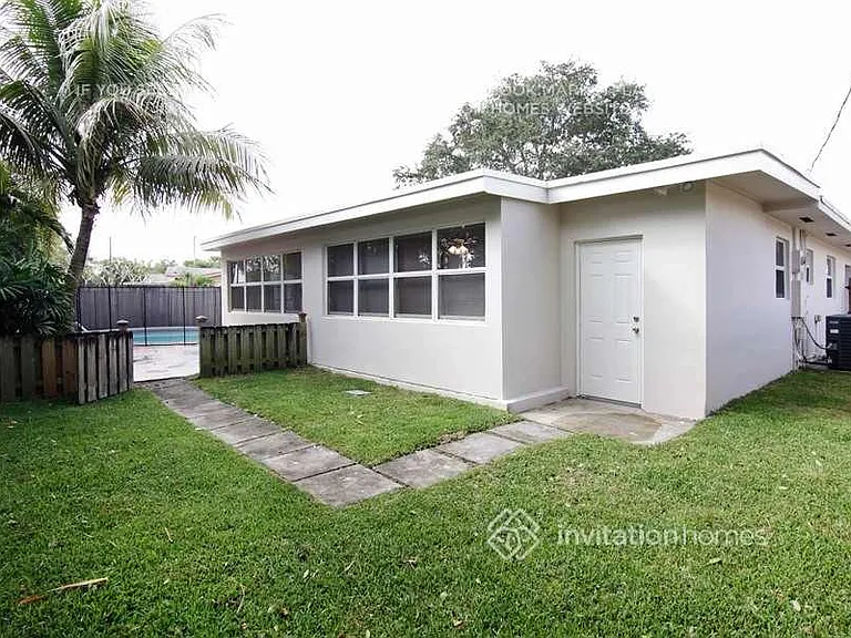 781 SW 64th Ter — Photo 16