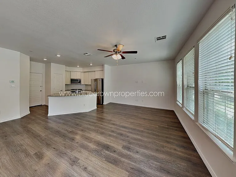 2431 Klamath Dr — Photo 3