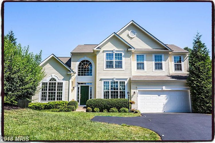 Your retreat! Stunning Colonial on 1.3 acres