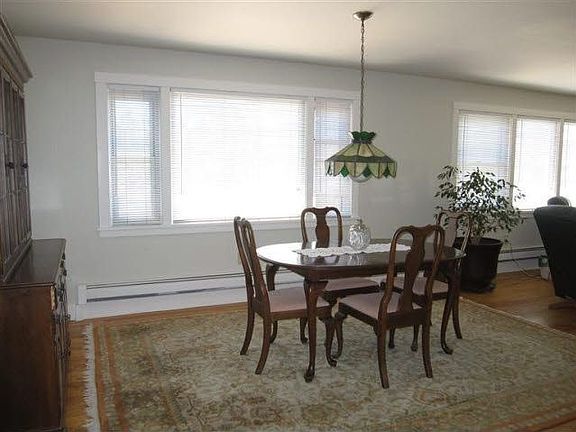 4th image of 3153 Villa St