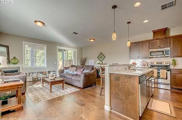 2605 NE 131st Ct — Photo 2