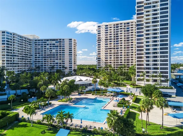 2500 Parkview Dr, Hallandale, FL