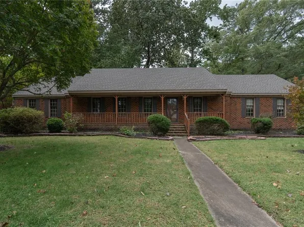 701 Pinecliffe Dr, Chesapeake, VA 23322