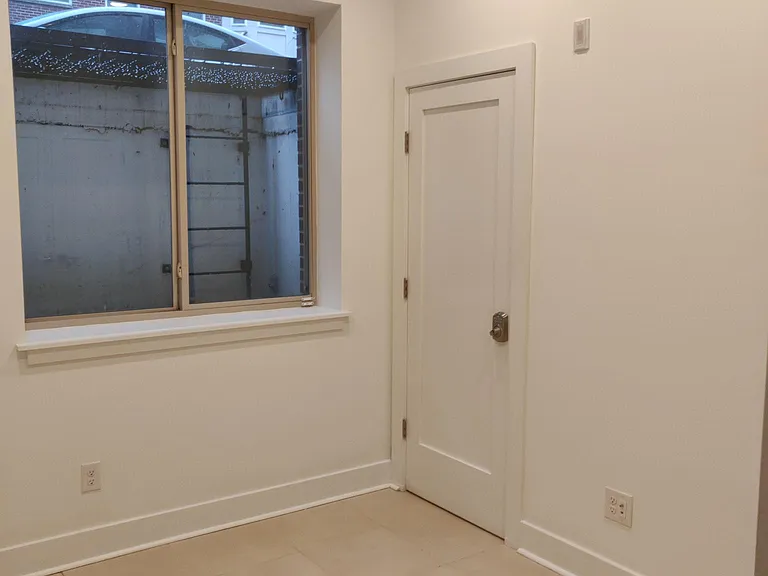 1327 N Franklin St #1 — Photo 10