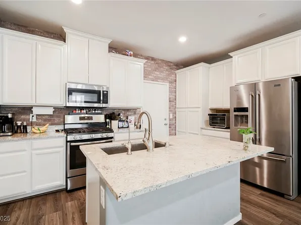 6228 Haiku Stairs St, Spring Valley, NV 89148