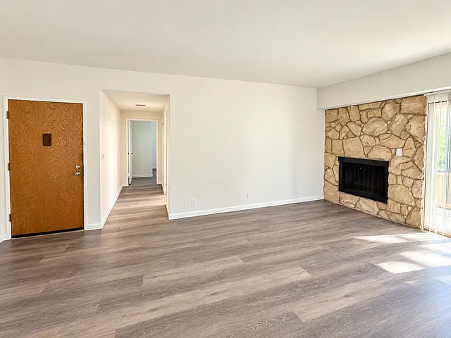 2 bed, 1000 sqft, $2,250 — Photo 1