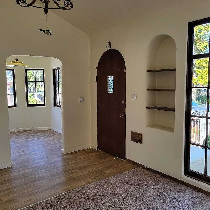 2 bed, 1.0 bath, 1061 sqft, $4,300 — Photo 2
