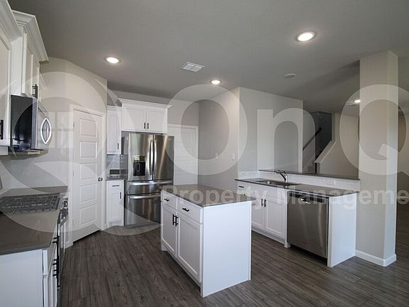 4th image of 1412 Black Canyon Ave