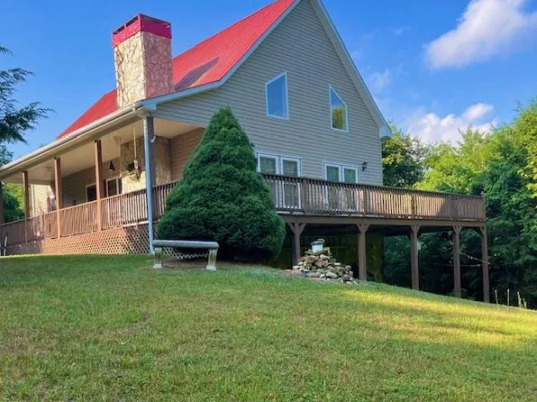 956 Troutland Rd, Hillsville, VA 24343