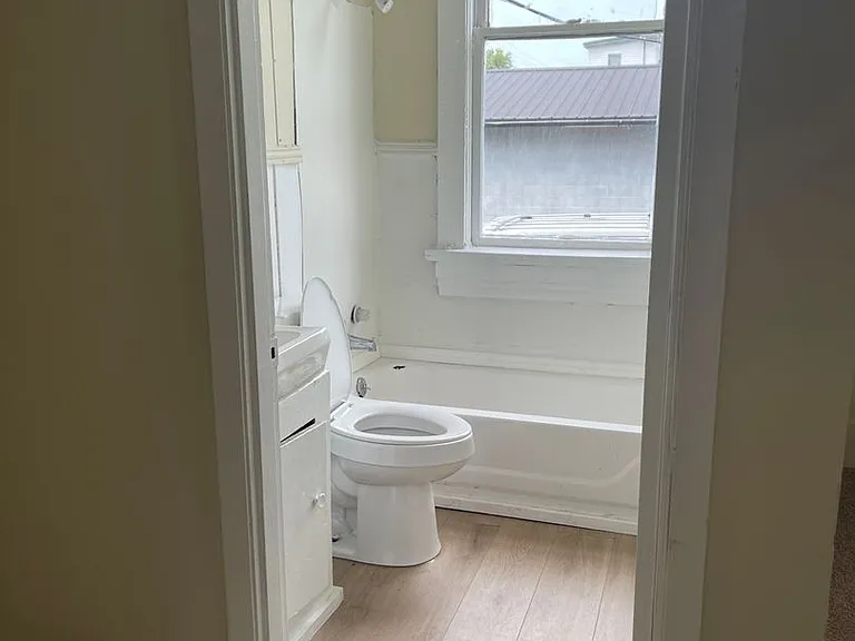 1301 Walnut St — Photo 4