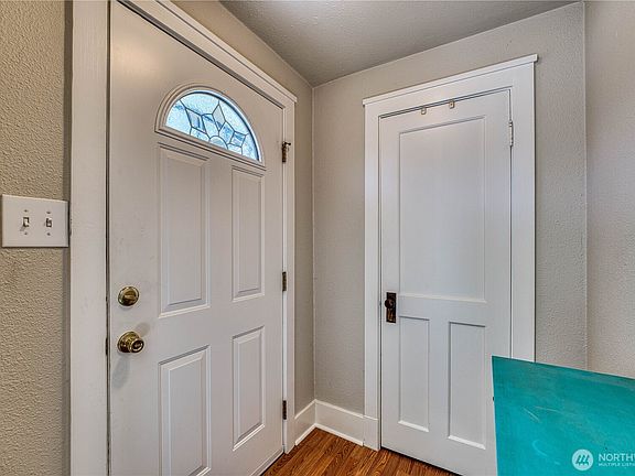 4th image of 1908 Burwell St