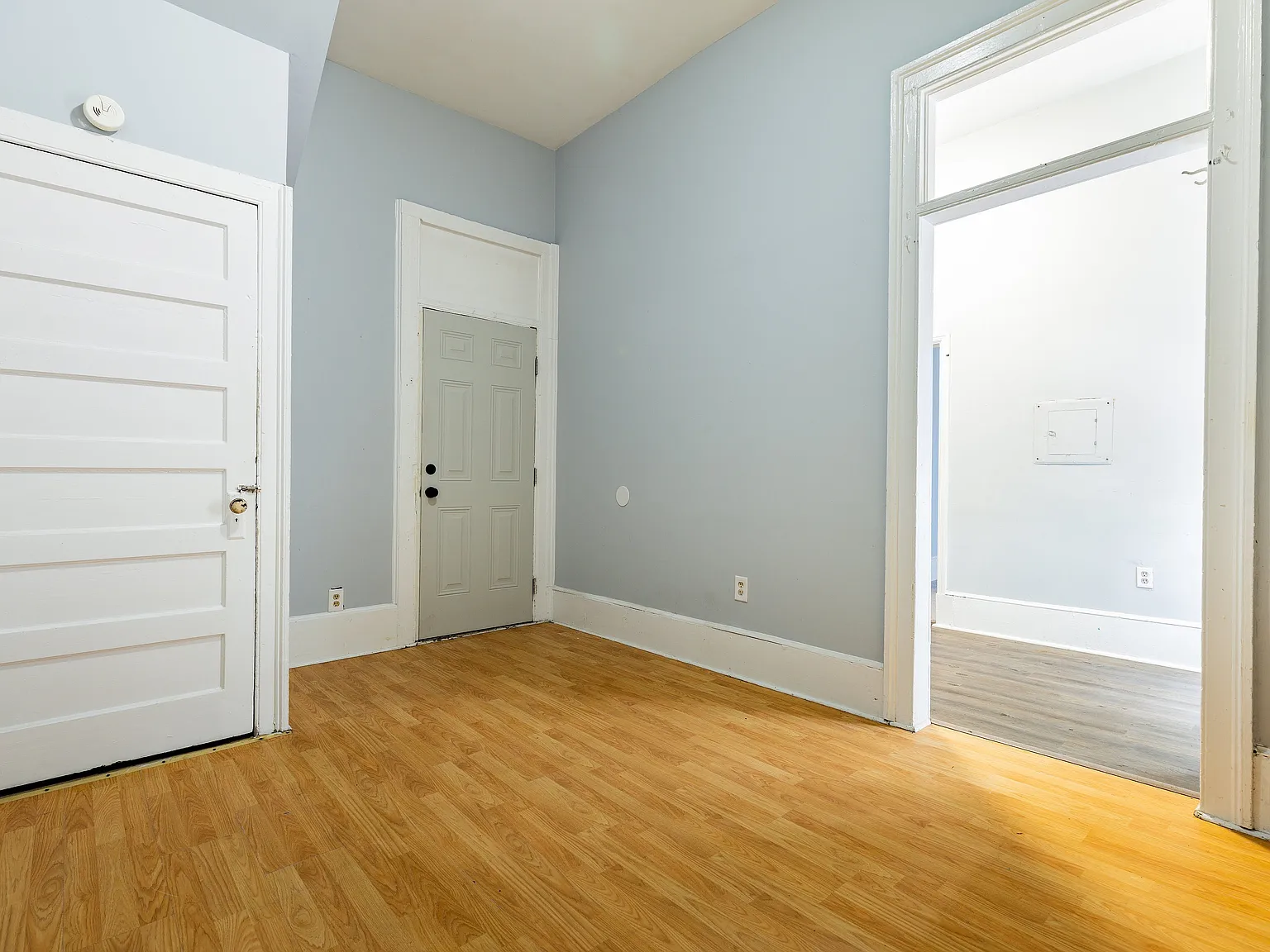 Ivory Cottage Apartments — Photo 2