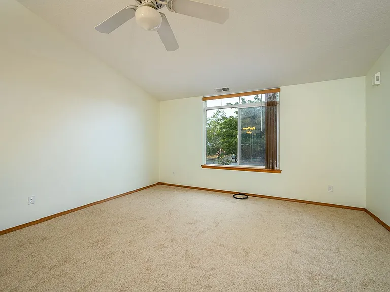 357 NE Faulconer Ct — Photo 5