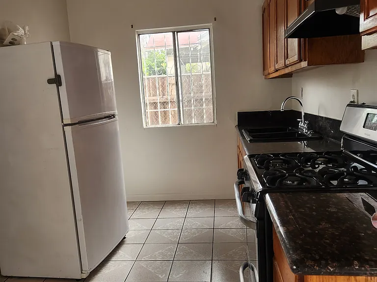 1228 E 70th St #1 — Photo 5