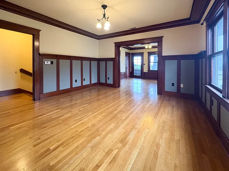 1123 Marion Ave — Photo 9