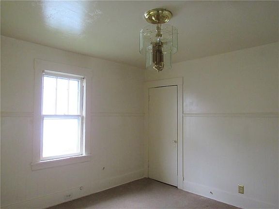3rd image of 832 Harrison St