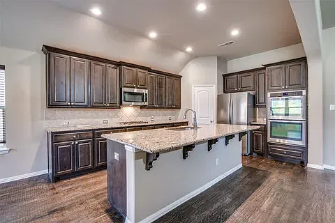 4 bed, 2.5 bath, 2648 sqft, $3,000 — Photo 4