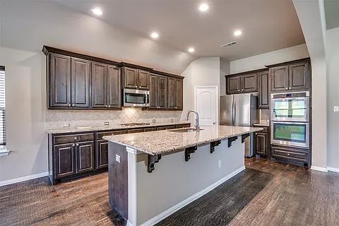 4th image of 6602 Day Farm Ct
