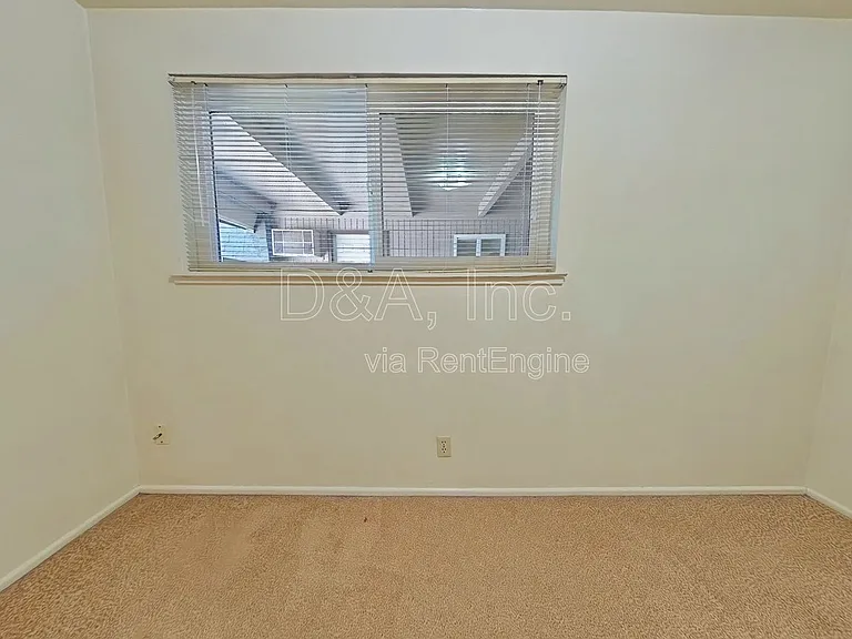 803 SW 8th St #7 — Photo 8