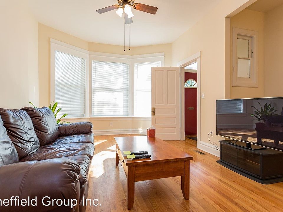 1st image of 2052 W Cuyler Ave #3