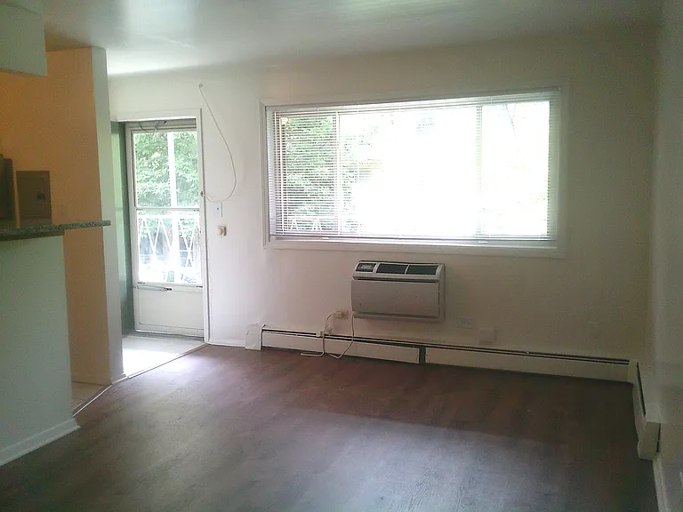 Clinton Court — Photo 5
