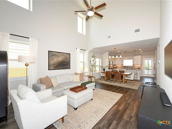 5th image of 628 Navarro St