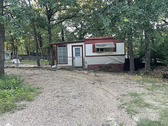 2nd image of 624 Lakeshore Dr