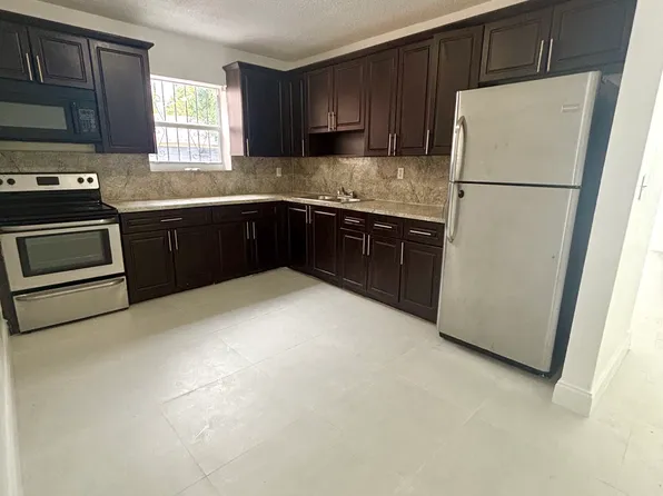 2178 SW 4th St #3, Miami, FL 33135