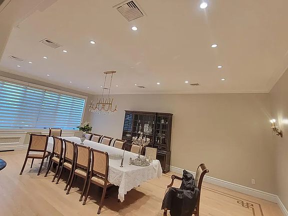 4th image of 4200 Medlar Ln