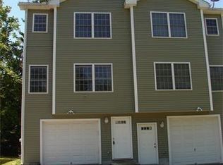 4 Hartwell St #0, Worcester, MA 01606