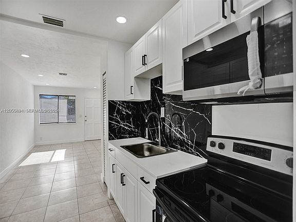 3rd image of 708 N 20th Ct #1-2