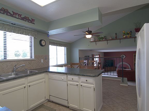 Open kitchen w/dining area