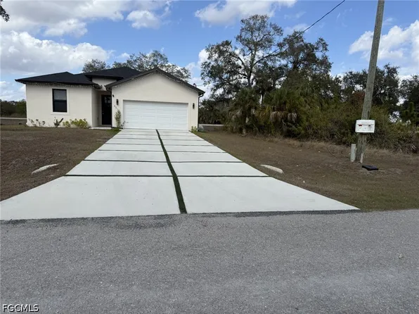 6013 Acorn Cir, Labelle, FL 33935