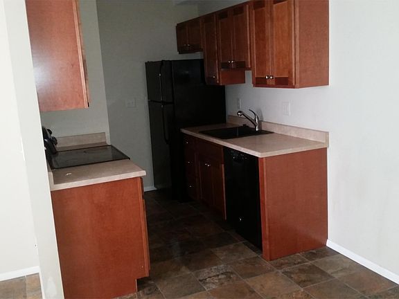 5th image of 825 Oakcrest St APT 8