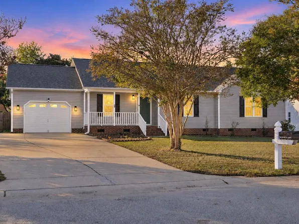 1008 Barnfield Ct, Fuquay Varina, NC 27526