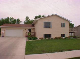 705 13th Ave SW, Aberdeen, SD 57401