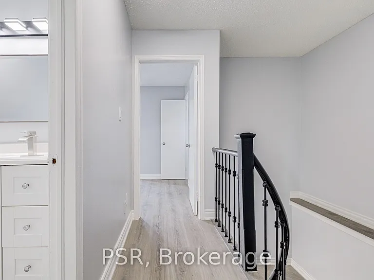 166 Adele Cres — Photo 48