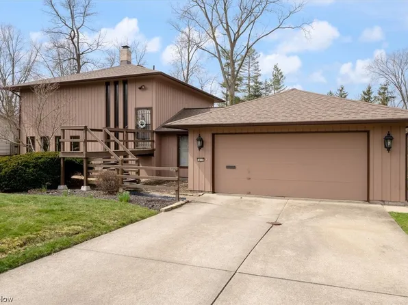 432 Crossbrook Dr, Berea, OH 44017