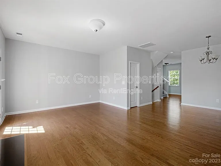 19036 Lake Breeze Dr — Photo 15