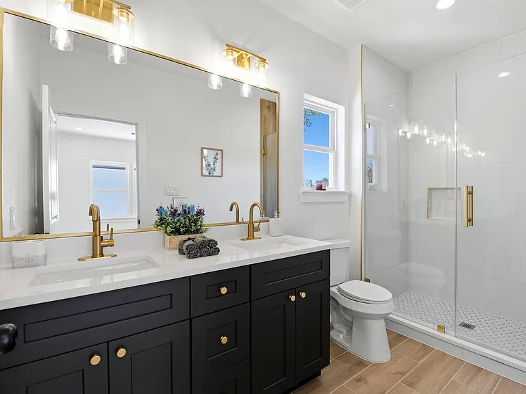 6113 Haight St — Photo 18