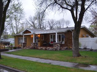 701 8th St NE, Devils Lake, ND 58301