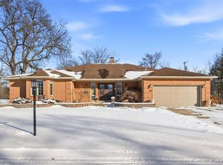 230 Hampshire Ct, Dearborn, MI 48124