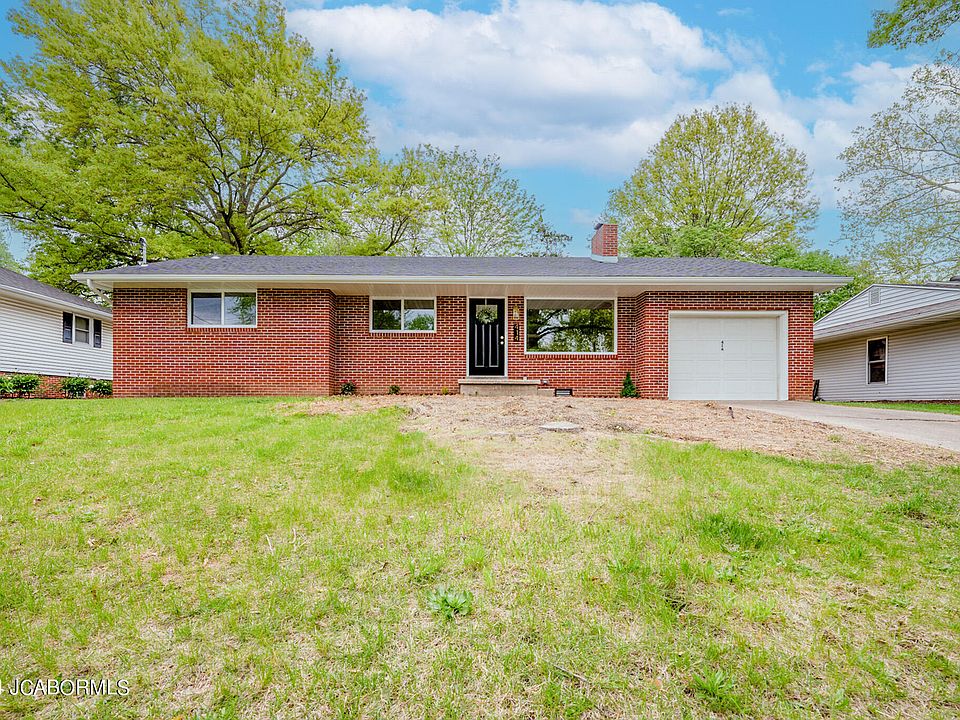 1st image of 414 Castle Dr